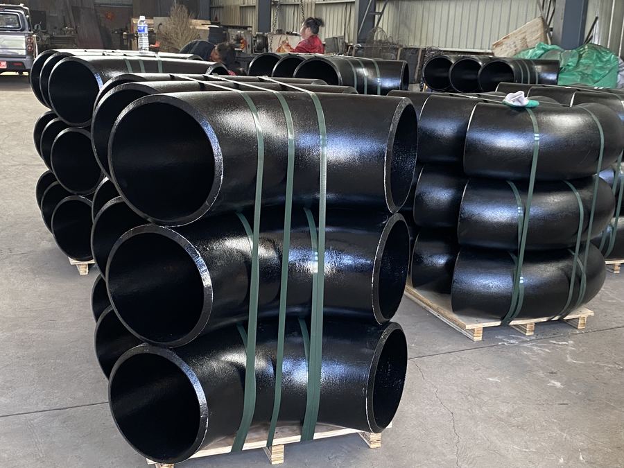 Butt-weld fittings, packaged and palletized