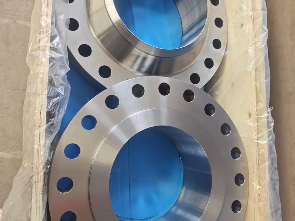Weld neck flanges packed in a plywood case