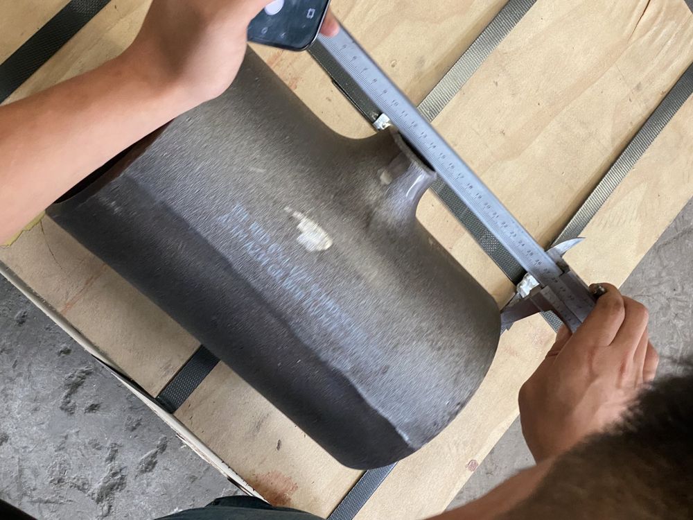 Reducing tee dimension check with calipers